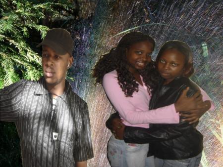 et voila l'ange protecteur de ses deux demoiselle  !!!!!